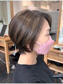 【40代ゆとりショート】明るい白髪ぼかし[横顔] Mplusミズイデ