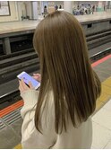 オリーブベージュ