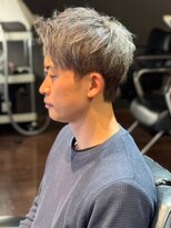 レオザバーバー(LEO the Barber) シルバーアッシュ　ハイトーン　アップバング　メンズカット