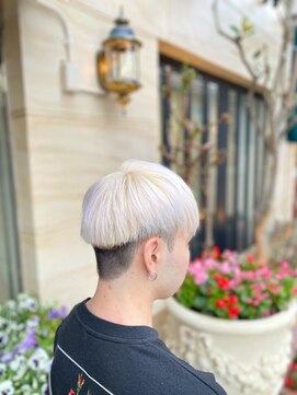 ピュア ポイント 和光店(PURE POINT) ツーブロック／ホワイトブリーチ