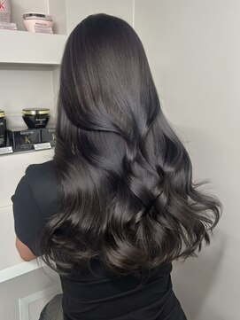 シイム(CYM) 艶髪ウェーブ/透明感/フォギーグレージュ/レイヤーカット