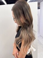 シイム(CYM)&nbsp;透明感ミルクティーアッシュベージュ/レイヤーカット