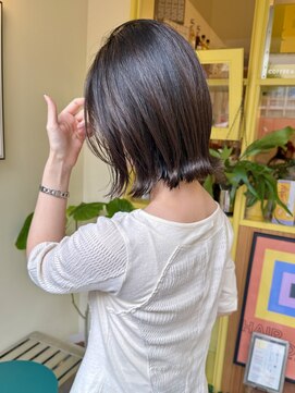 〈浅草 半個室〉フリーク外はねボブ