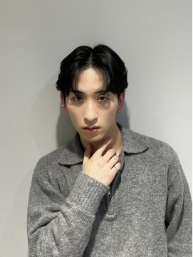 ネオリーブウリ 二子玉川店(Neolive uri) ブルーブラックフェザーパーマサーフカールセンターパート