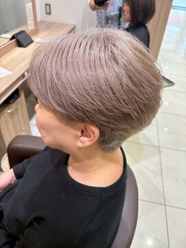 アッシュ 等々力店(Ash) 白髪染めを使わない白髪染め/脱白髪染め 自由が丘、等々力