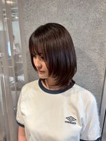 ニフティ(NIFTY)&nbsp;顔まわりレイヤーボブ｜自然になじむ柔らかなヘア