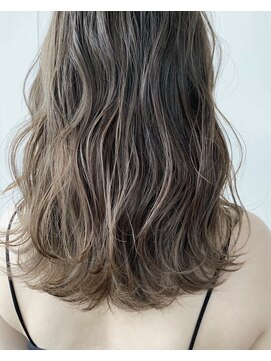 ノットバイベル 大宮(knot by belle) 立体感と透明感のある大人のハイライトシルバーカラー