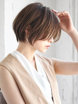 アヴァロン(AVALON) 30代40代50代・大人ショートボブ・白髪ぼかし・小顔カットBISA