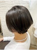 地毛風グレージュカラーのショートボブ