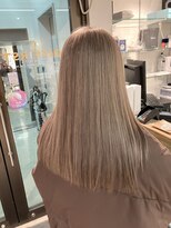 コワファーストナガサキシャンプーボーイ(COIFF1RST NAGASAKI SHAMPOO BOY)&nbsp;長崎 ブリーチ1回 ミルクティーベージュ