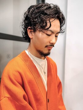 ヴヴ(Bub) ツーブロック 波巻きスパイラルパーマ センターパート 束感 30代