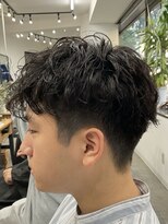 フイ 新宿3丁目(Hui)&nbsp;フェザーパーマ/グレーブルーカラー/刈り上げショートパンク