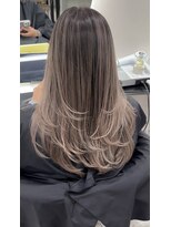 サロウィン 那覇店(SALOWIN)&nbsp;グレージュバレイヤージュカラー×レイヤーカット