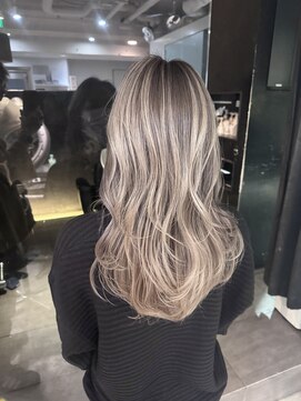 ウィリートーキョー 渋谷(WELLY TOKYO) バレイヤージュ風カラー×レイヤーカット 須田