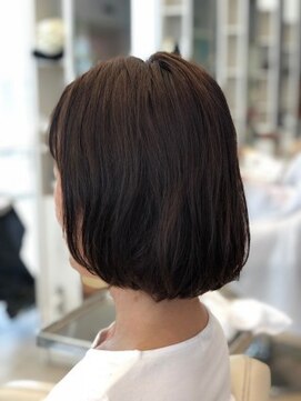 ミーティア バイ クアトロ(Meteor By QUATRO) ミディアムボブ