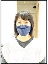 メタ(META) レイヤースタイルのウルフカットの外ハネスタイル