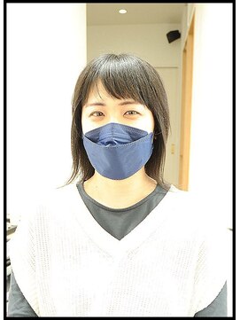 メタ(META) レイヤースタイルのウルフカットの外ハネスタイル