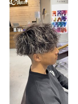 ヘアデザイン ゴドバン(Hair Design Gdobant) メンズショートスパイラルパーマホワイトカラー2