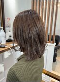 秋のカーキベージュ