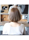 ベージュ×ボブ