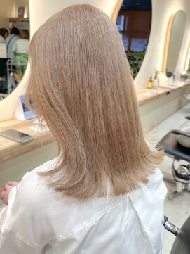 ヒビヲ(HIBIO) ハイトーンカラーミルクティーベージュピンクベージュ横浜西口