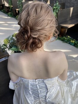 ラフテル(Raftel)の写真/【梅田/北新地徒歩2分】結婚式を彩るヘアセットで周りの視線を独り占め☆一日中崩れないからずっと可愛い♪