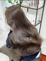 エル バイ アンキシム(elu by AHNKISM)&nbsp;ミディアムロングレイヤーカットブリーチなしダブルカラー堀江