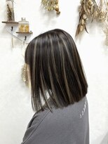 リングバイモアムー(Ring by Moremuu)&nbsp;イッシー　ハイライトストレート