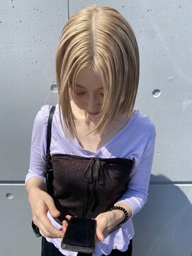 ヴィンスジオ 岐阜駅南(vince gio) ホワイト ベージュ