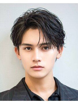 オーシャントーキョー シブヤジンナン(OCEAN TOKYO shibuya JINNAN) ビジネスフェザー黒髪ツーブロック人気ショート