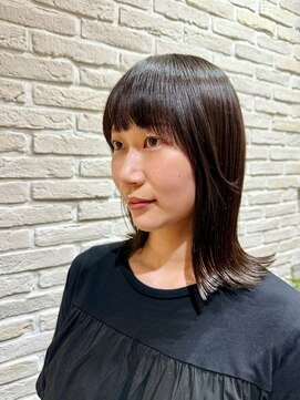 冬の知的暗髪 × 外ハネミディ