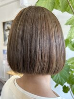 カームヘア(CalmHAIR) マットグレージュミニボブ