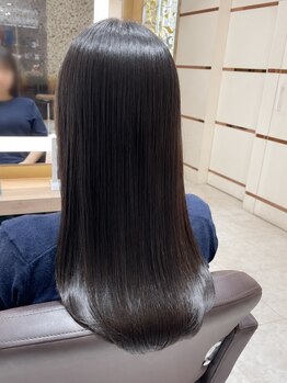エアー 池袋(AIR)の写真/大人女性から圧倒的支持。『プラチナトリートメント』で内部補修！今までにないサラサラの指通りを体感。