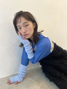 シイ(SIE) ブラウンベージュ