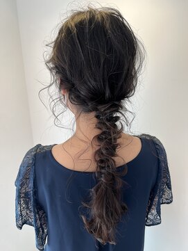 イル(iru) 【iru /谷町/上本町】ゴムのみで作るエアリー編みおろし♪