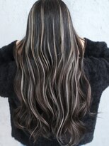 マリアナ(Mariana)&nbsp;ハイライトショートヘアレイヤーカットダブルカラー