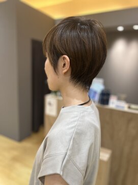 ミリ(milli Produce by ITAKURA) 大人女子の耳掛けショート