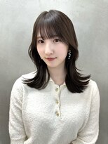 レイヤーカットデザインカラーオリーブベージュぱっつん前髪