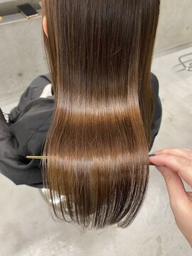 イユ(yeux) yeux【髪質改善トリートメント/韓国/学割U24/艶髪/天神/大名】