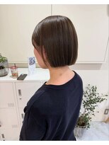 ウニ(uni)&nbsp;◯オリーブベージュ×ぱつっとボブ