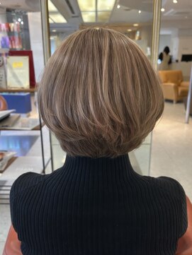 ラシェンテ 旧居留地(La Sente) オーガニックカラーの柔らかベージュショート