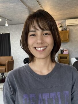 ウル(Ulu.) 量の多い髪も軽やか♪外ハネくびれミディ