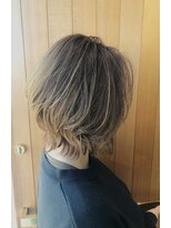 シャメル(Chamel)&nbsp;外ハネウルフレイヤースタイル◇ハイライトで透明感UP