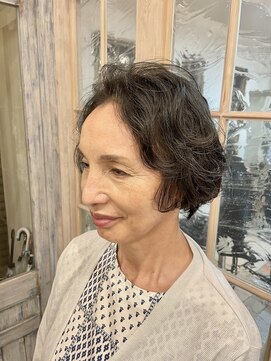 エイミーバイアフロート(amie  by afloat) 根本ふんわりショートレイヤー