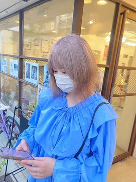 ヒカリス 東三国(HIKARIS) 笑顔溢れるピンクミルクティーベージュくびれるレイヤーボブ