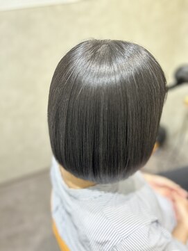 ジジ(GiGi) ボブスタイルのHi-up(極艶)