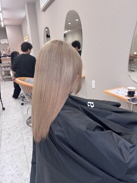 シカ 神戸三宮元町店(Cica) ミルクティー ハイトーン ダブルカラー ブリーチ 三宮 元町