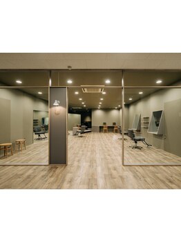 幅広い層のメンズから支持される実力派サロン！メンズカットのプロがあなたに似合う、スタイルを提案！