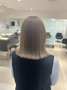 スノッブ(SNOB) 透明感たっぷりグレージュ♪♪