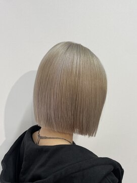 ザ アクネ 岡崎竜美丘店(THE ACNE) ★レディース，ハイトーン，ブリーチ，ホワイトベージュ，ボブ